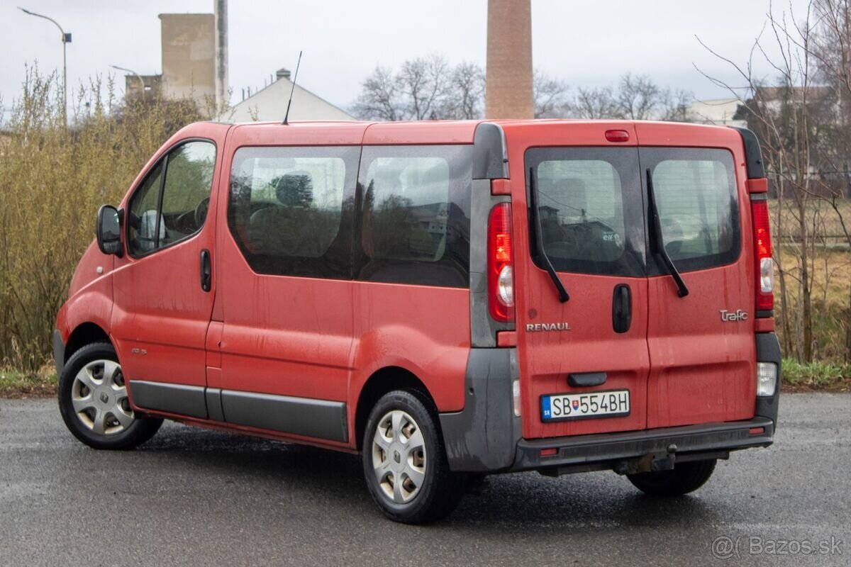 Renault Trafic 2.0 dCi 16V Passenger / 84kW / 2011 - 7