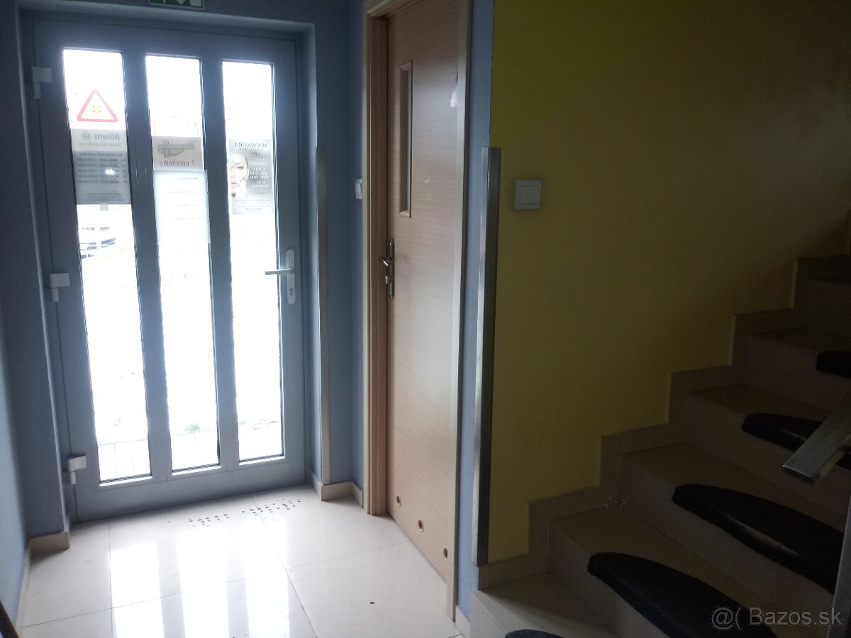 budova pri Tescu - 7