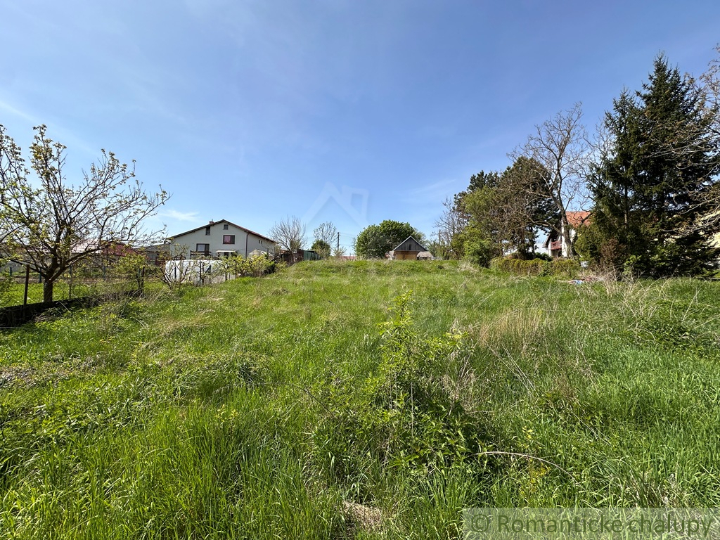 Pozemok v tichej slepej uličke v obci Semerovo - 7