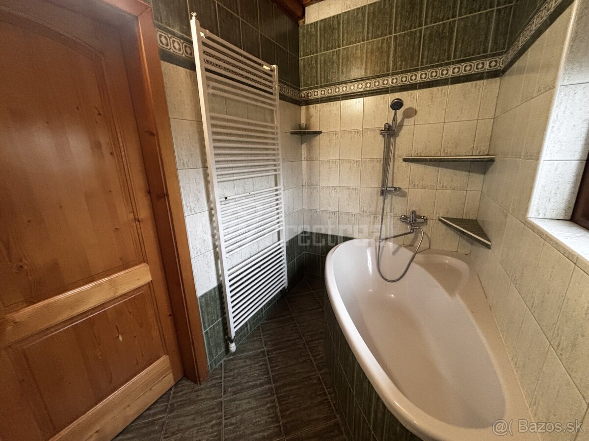 Výnimočný ihneď obývateľný RD v centre Rajca - 7