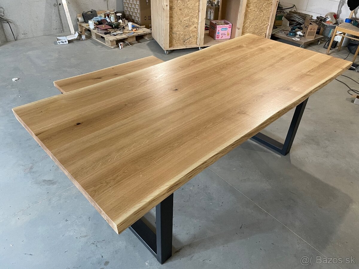 Masívny jedálenský stôl s prírodnou hranou - 7