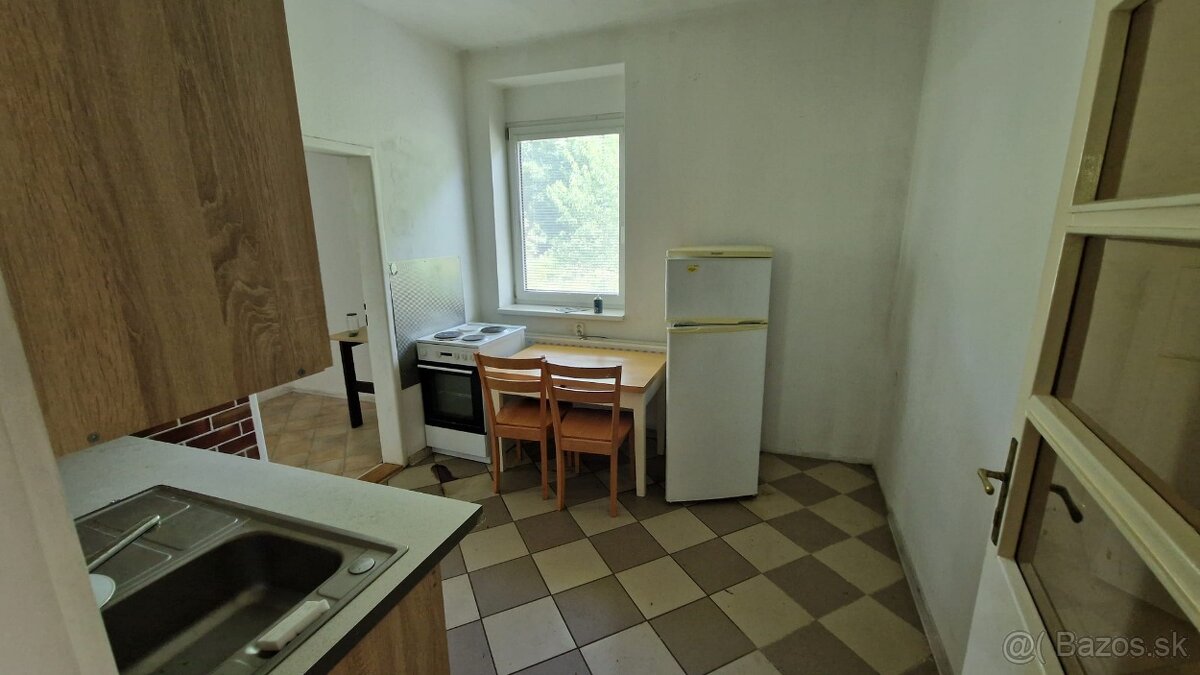 RODINNÝ DOM V PERFEKTNEJ LOKALITE ZLATE MORAVCE - 7