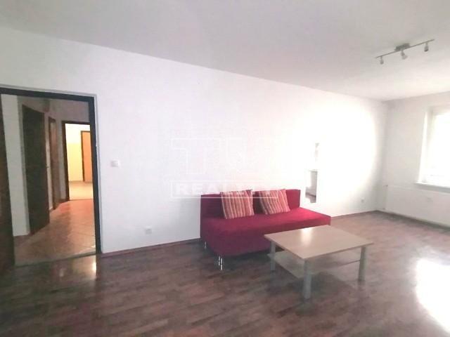 NA PREDAJ 2- IZBOVÝ BYT V TRENČ. TEPLICIACH, SNP 67 M2 S... - 7