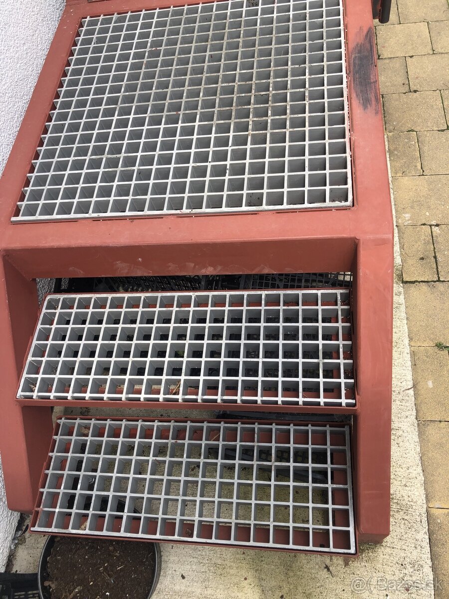 MOLO A KOMPOZITNE ROSTY NA SCHODY - 7