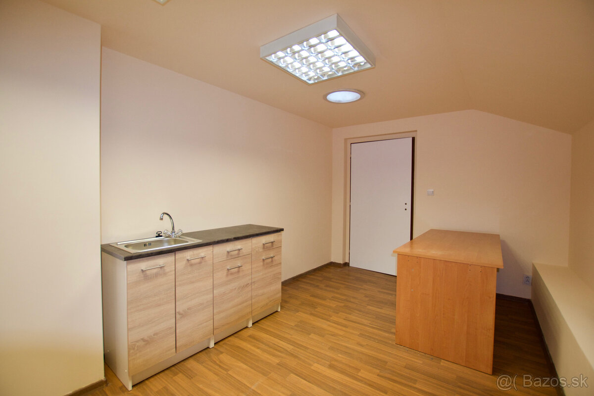Rekonštruované kancelárske priestory s výmerou 73 m², v cent - Więcej