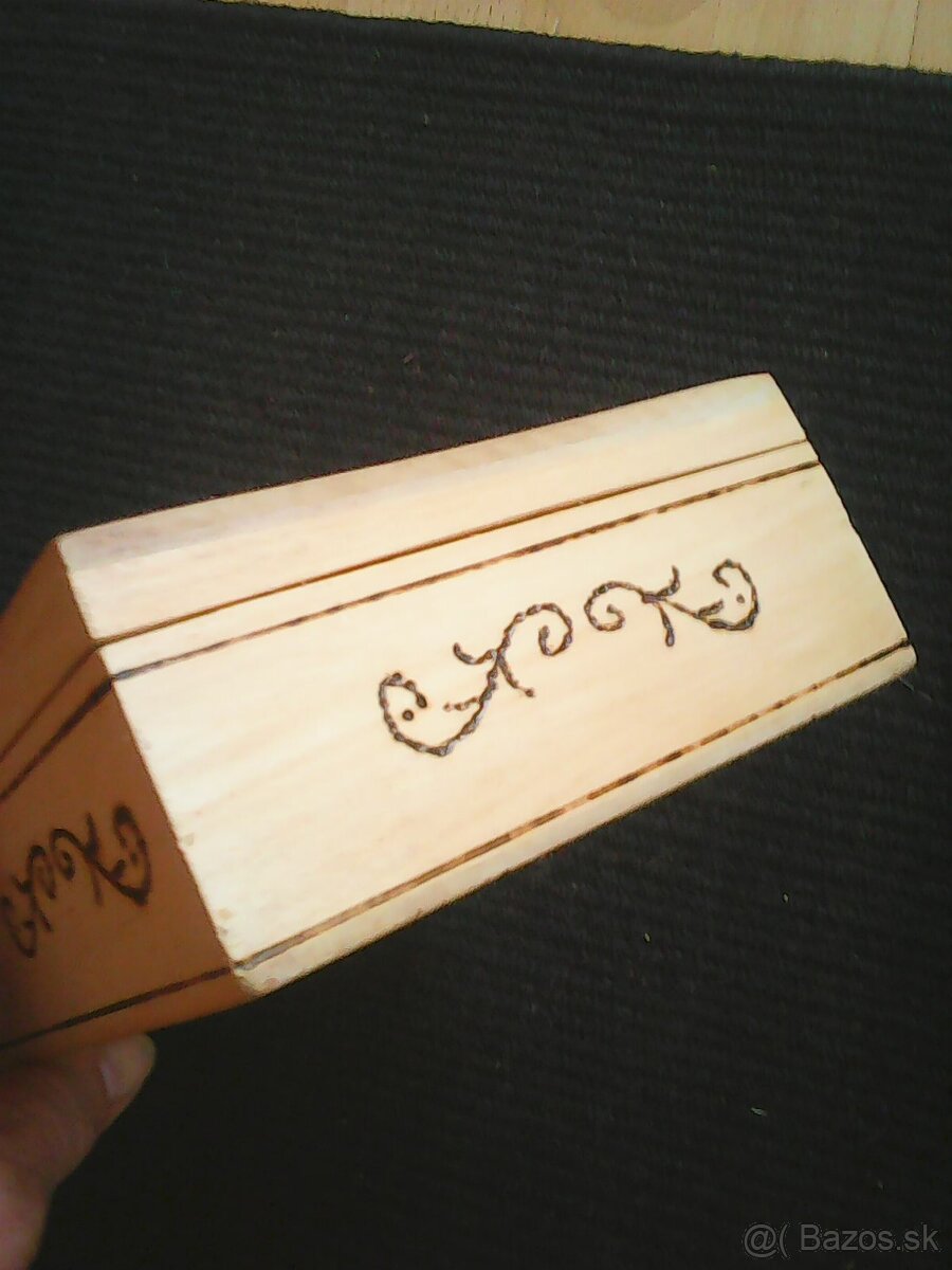 doza drevena zdobena- jelen - 7