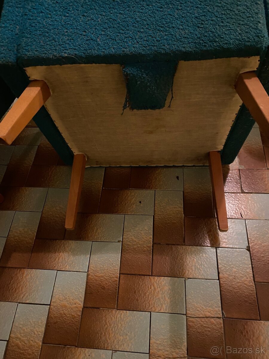 Stôl a dve kreslá - 7