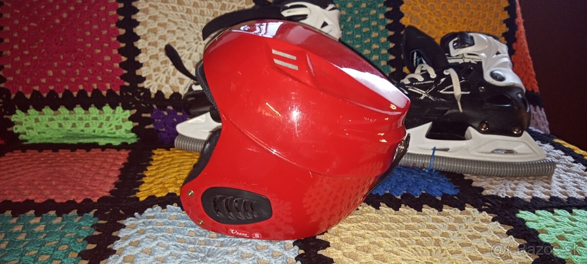 Predám chlapčenské korčule a prilbu - 7