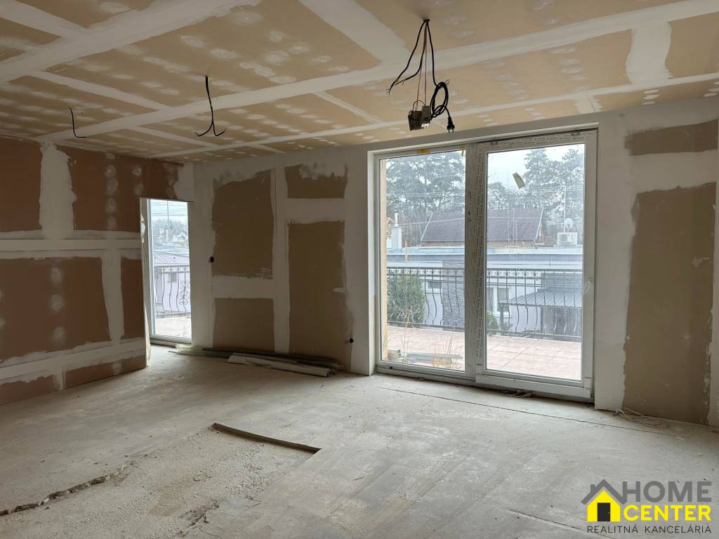 PREDAJ : RODINNÝ DOM, KOMÁRNO - NOVÁ STRÁŹ - 7