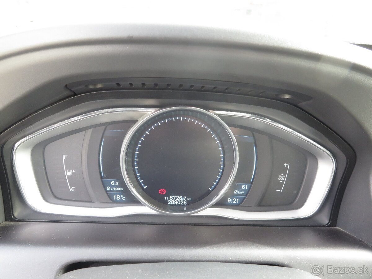 VOLVO XC60 2.0D 4WD - 7