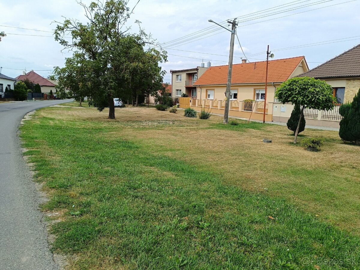 PRENÁJOM 2100 m2 pozemok pri BA (PARKOVANIE/REKLAMNÁ PLOCHA - 7