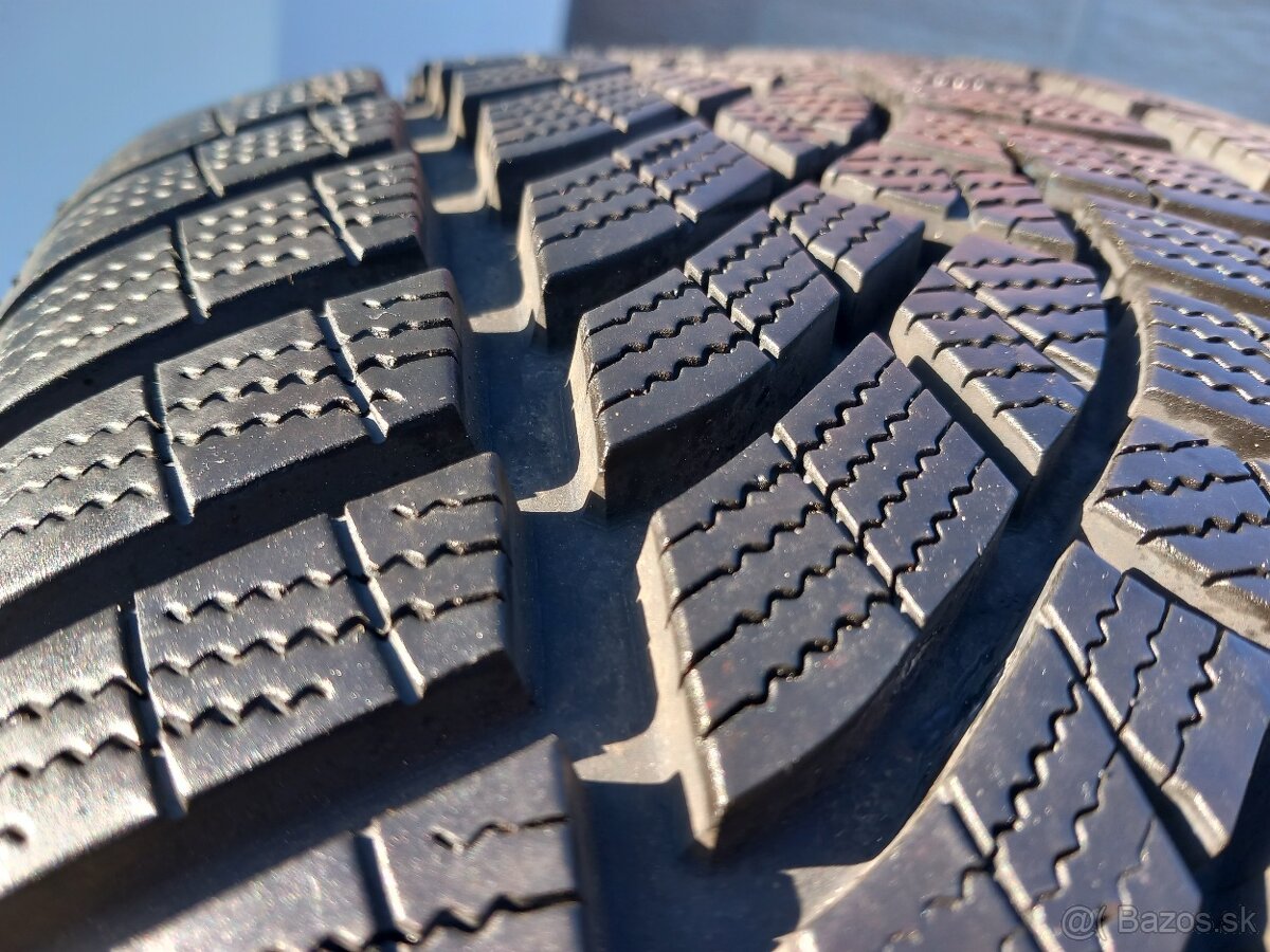 215/55 r17 zimne pneumatiky goodyear - 7