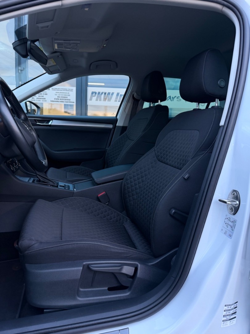 Škoda Superb Combi 2.0TDi DSG Style - 7