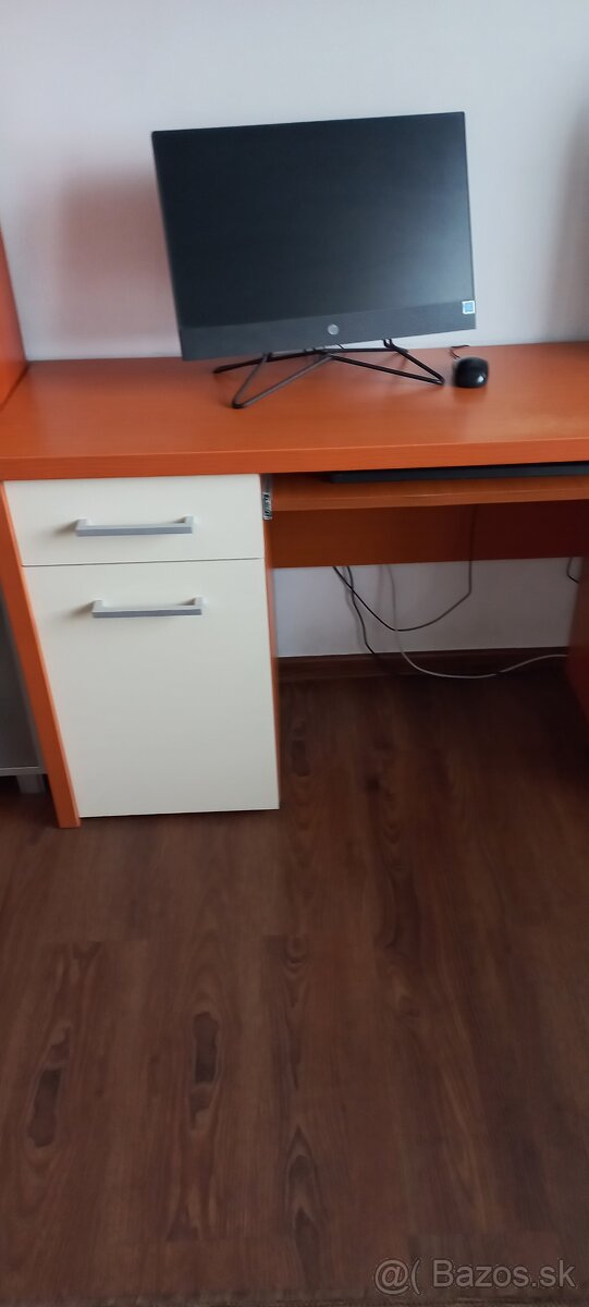 Nabytok a pisaci stolik - 7