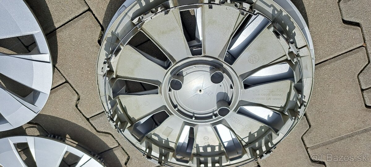 Volkswagen UP puklice kryty kolies - 7