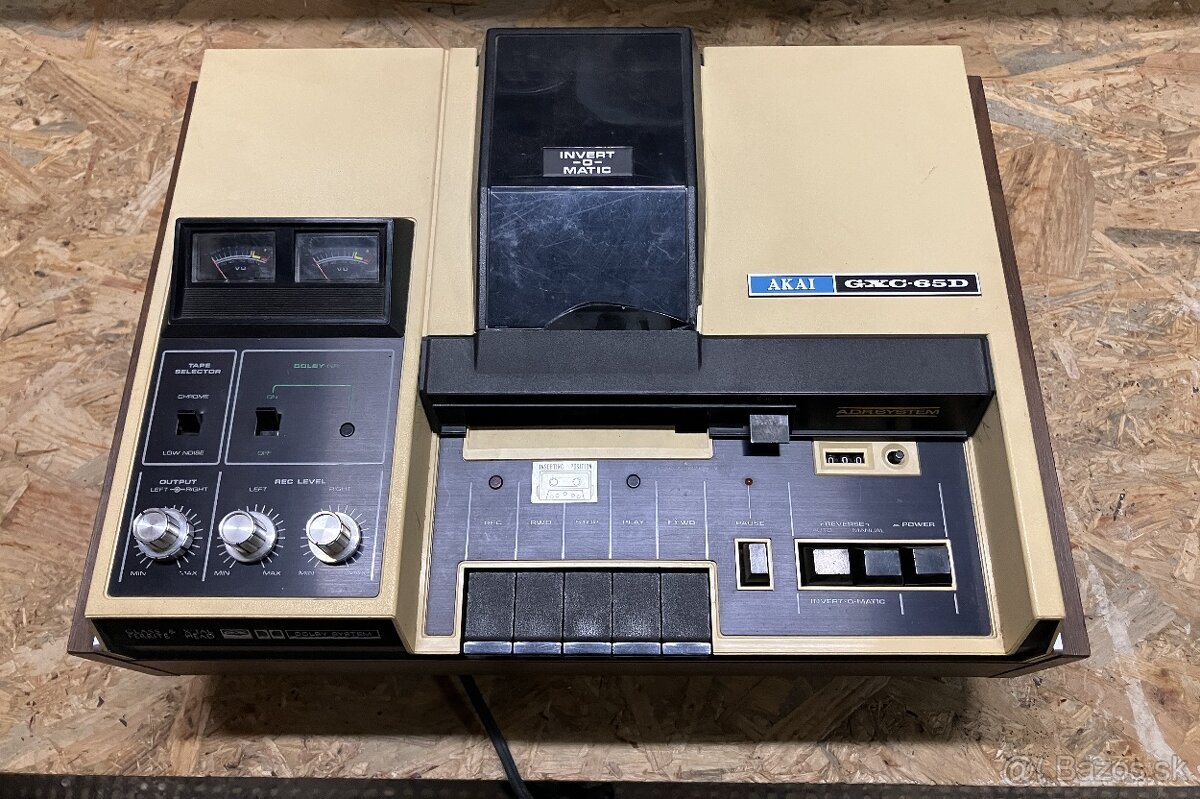 Predám mgf Akai - 7