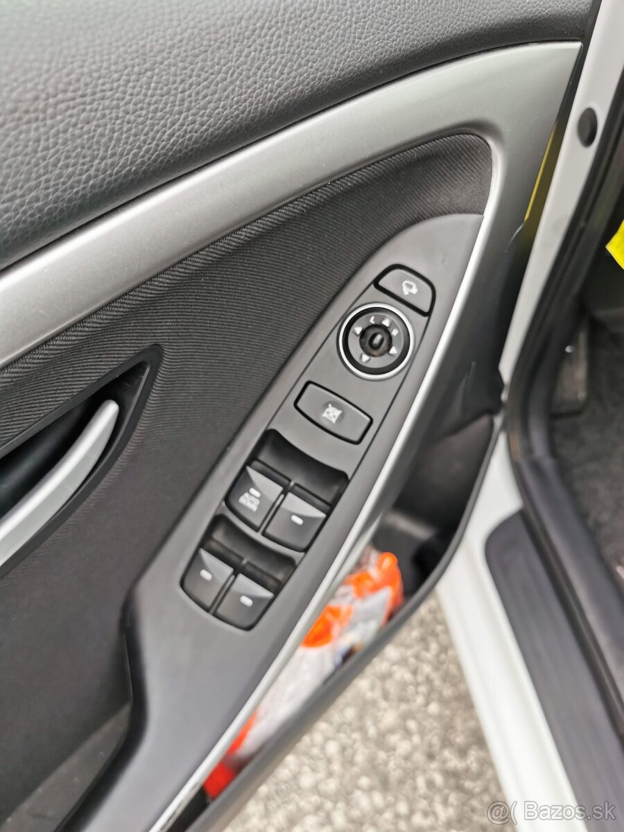 Predám Hyundai i30 1,4i MPI DOHC CVVT Family - 7