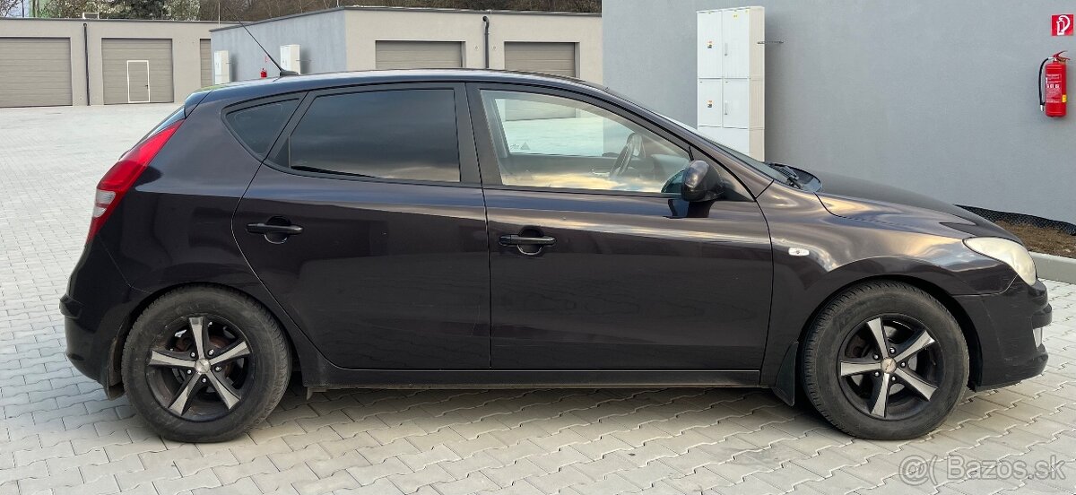 Predám Hyundai i30 1.6Crdi 85Kw R.v 2011. - 7