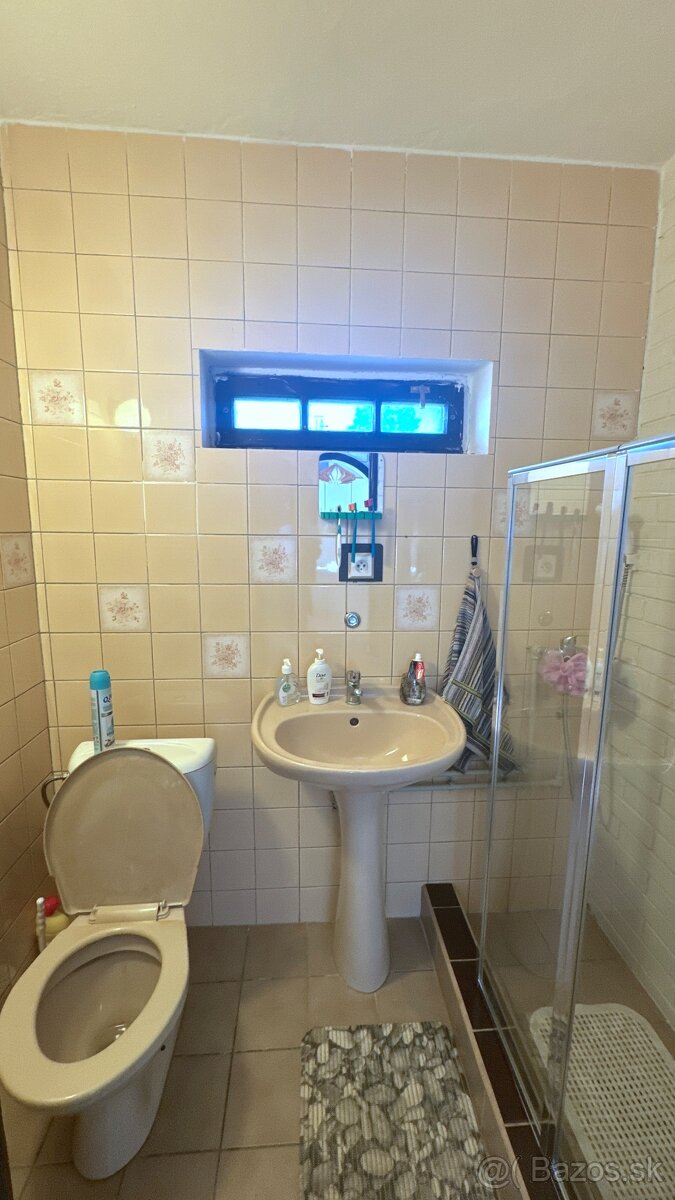 Na predaj viničný dom s pozemkom a krásnym výhľadom na mesto - 7