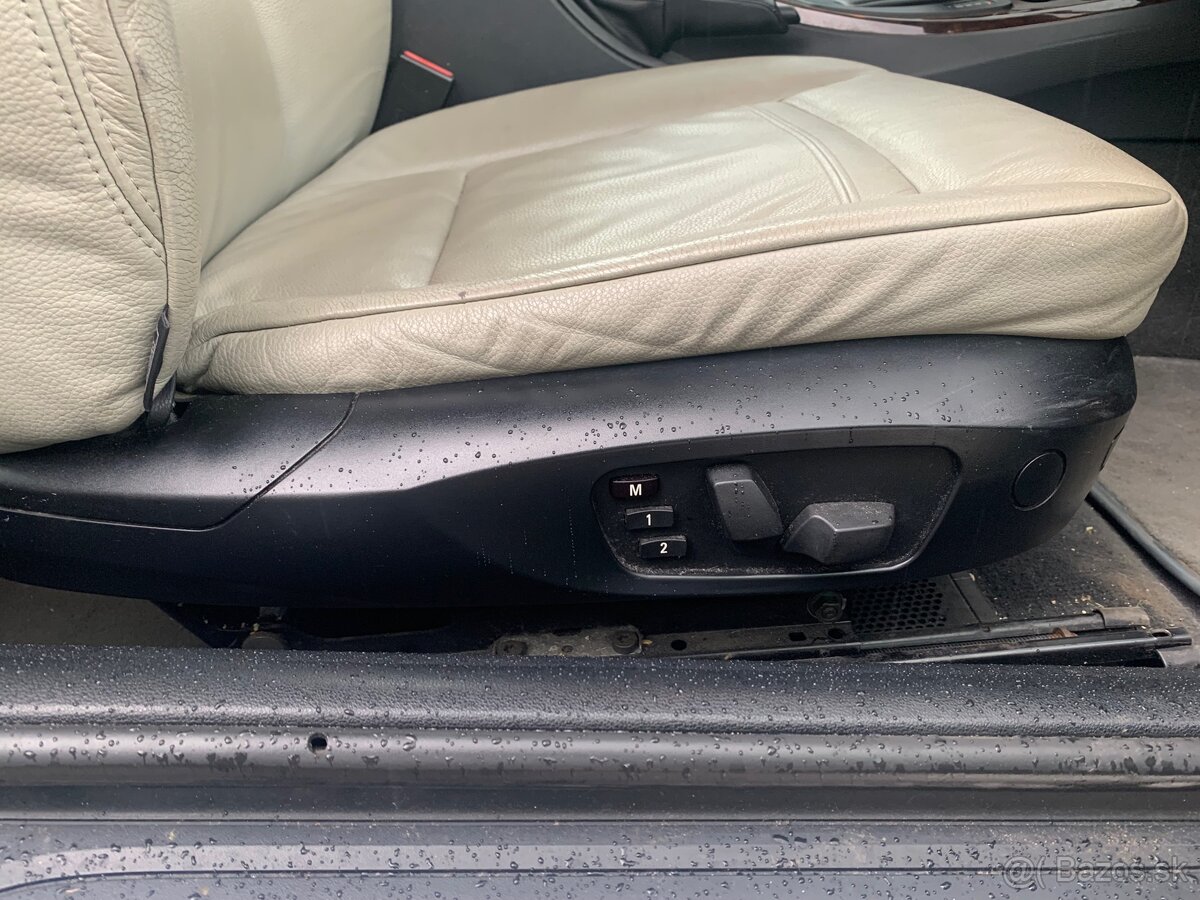 Biely interiér BMW e92 - 7