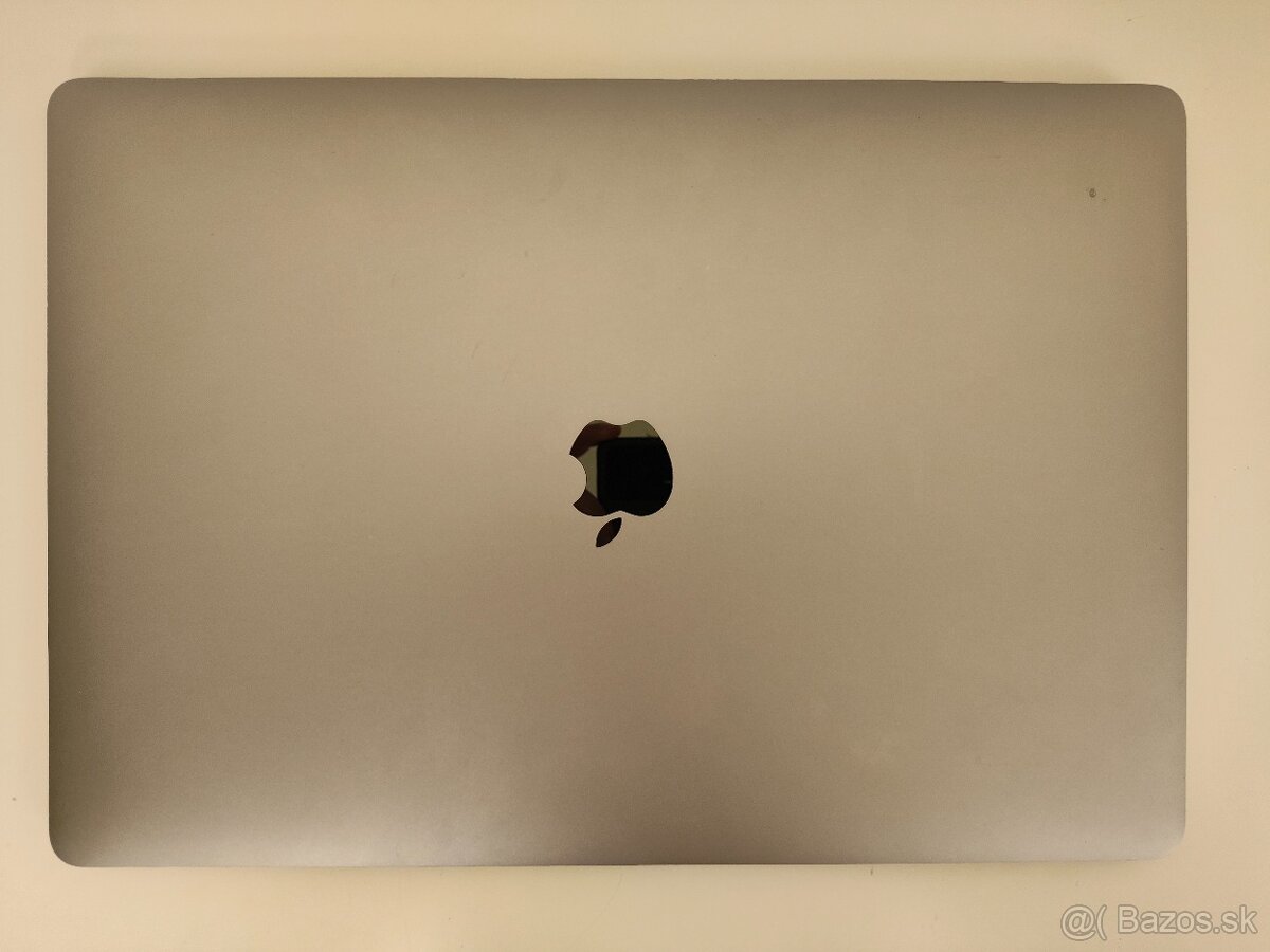 Apple MacBook Pro 15 (2018) | Intel Core i7 • 16 GB RAM • 25 - 7