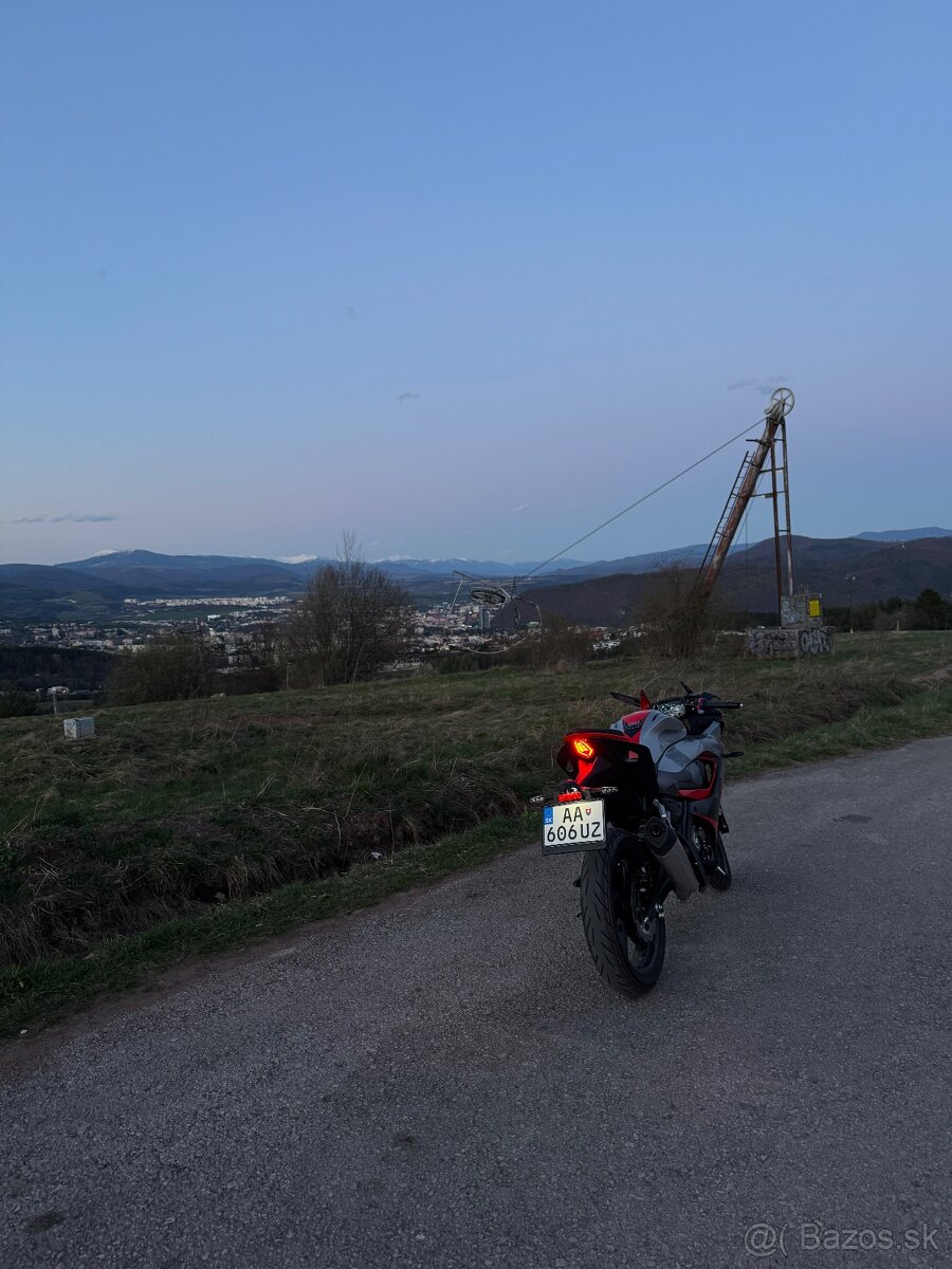 QJMOTOR SRK 125R - 7