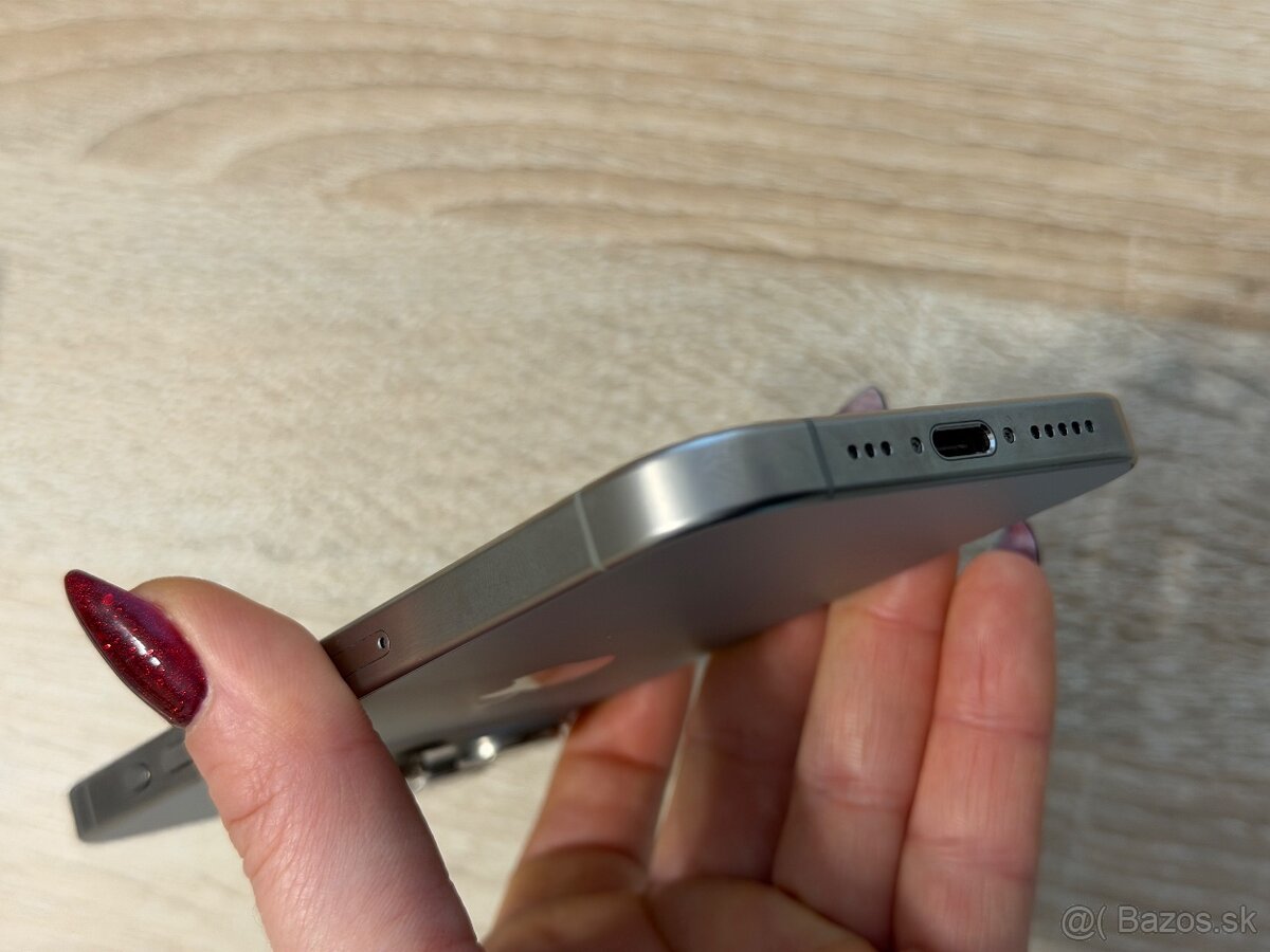 Apple iPhone 15 Pro 256GB prírodný titán - 7