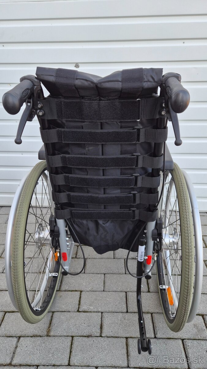 invalidny vozík 37cm pridavne brzdy pre asistenta AL - 7