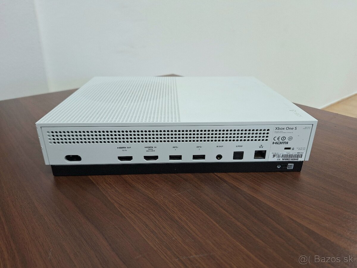 Xbox One S 1TB - 7