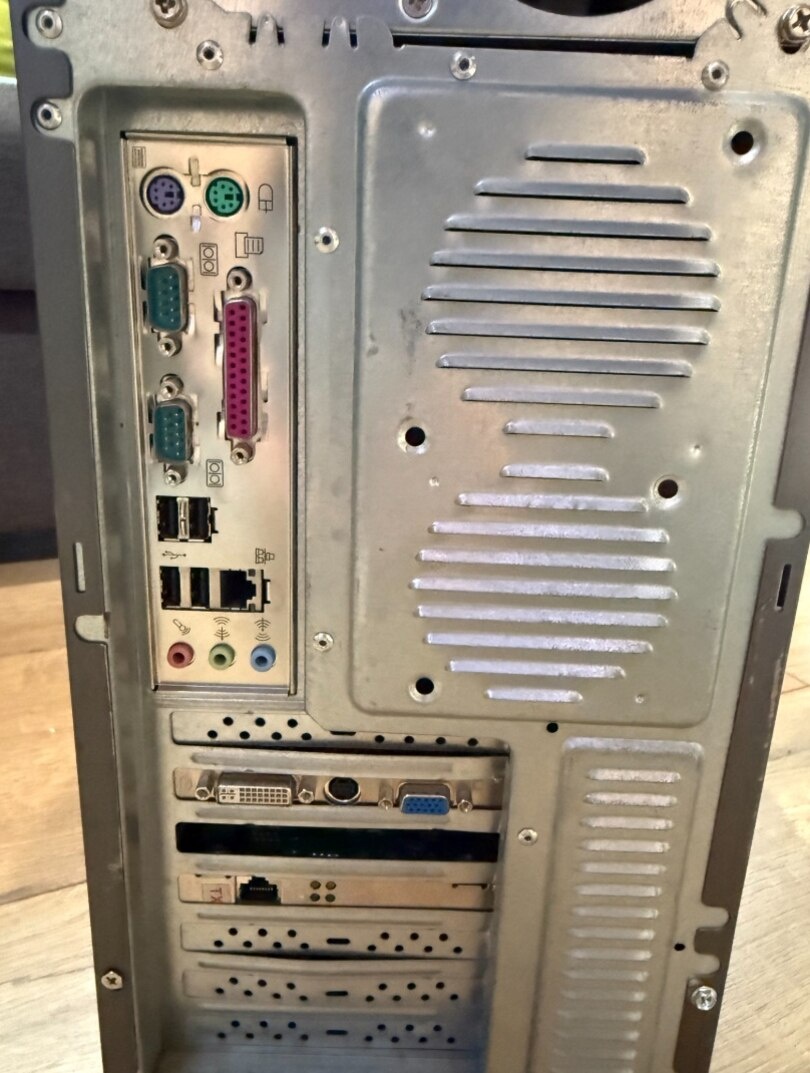 Stolový počítač s Windows XP – ideálny pre staršie programy - 7