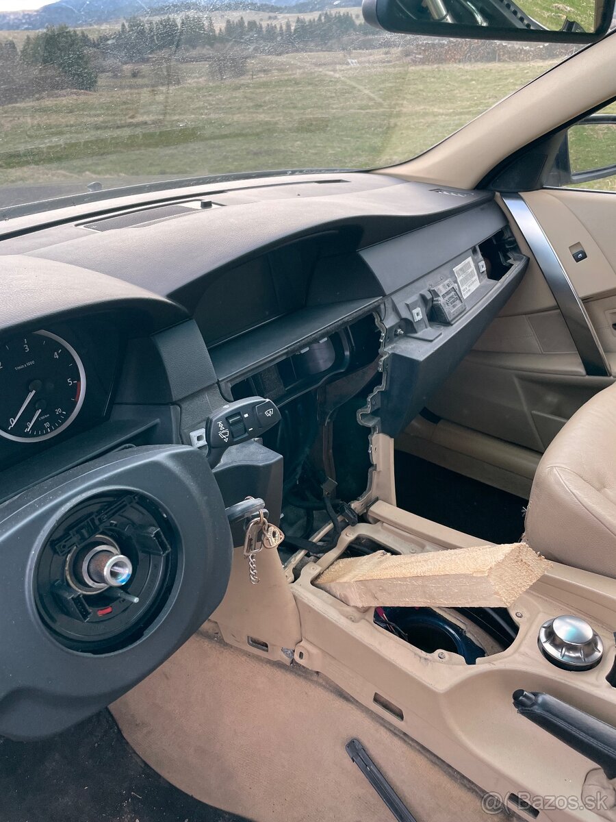 Predám rozpredám karosériu bmw e60 530d - 7