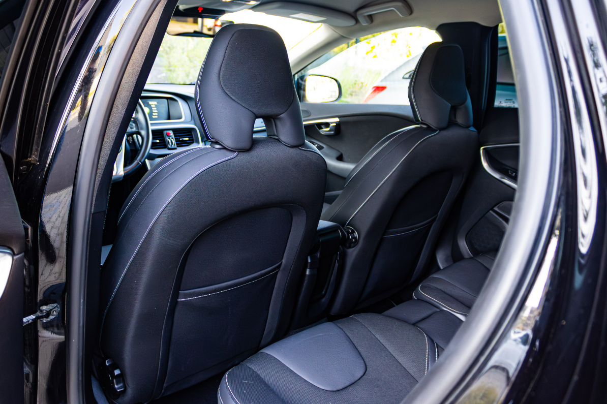 Volvo V40 D3 2.0L 110kW Momentum / LED Svetlá / - 7