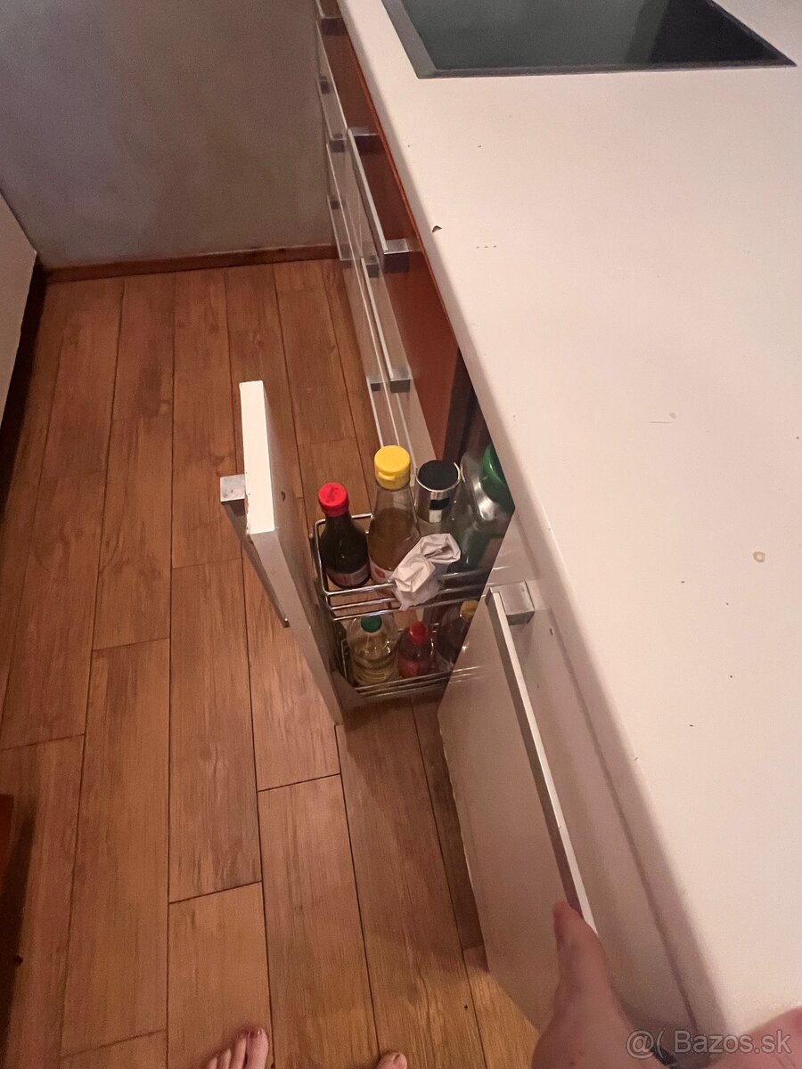 Kuchynská linka - 7