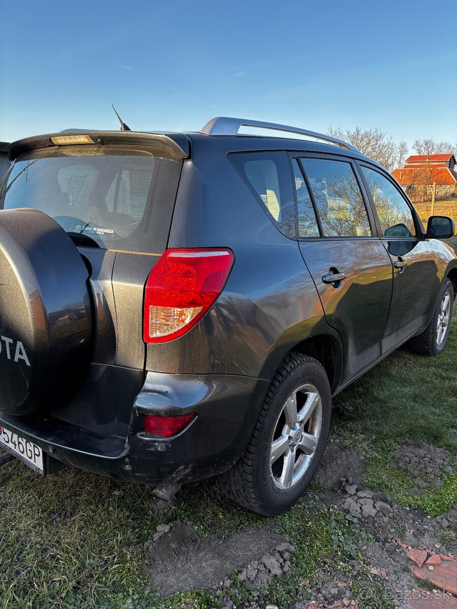 Toyota RAV4 - 7