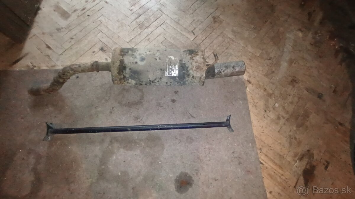 Rozpredám Ford escort rs2000a 1,4i 3dver - 7