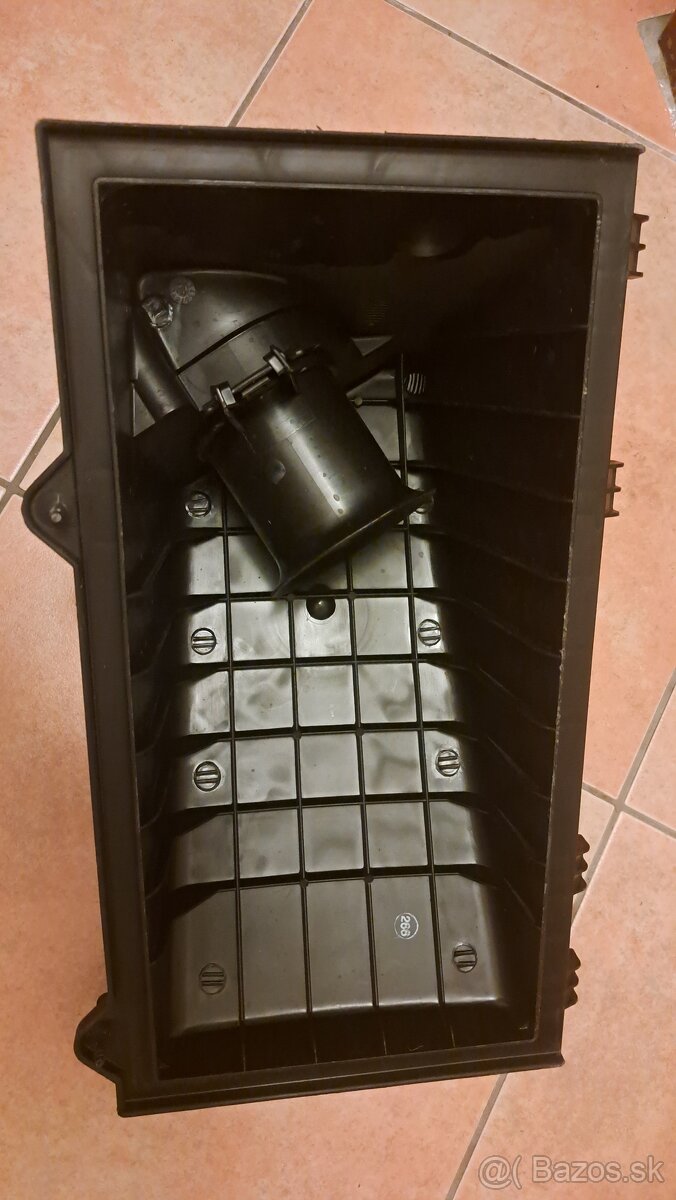 Vrchná polovica obalu na filter 1J0 129 607 AC - 7