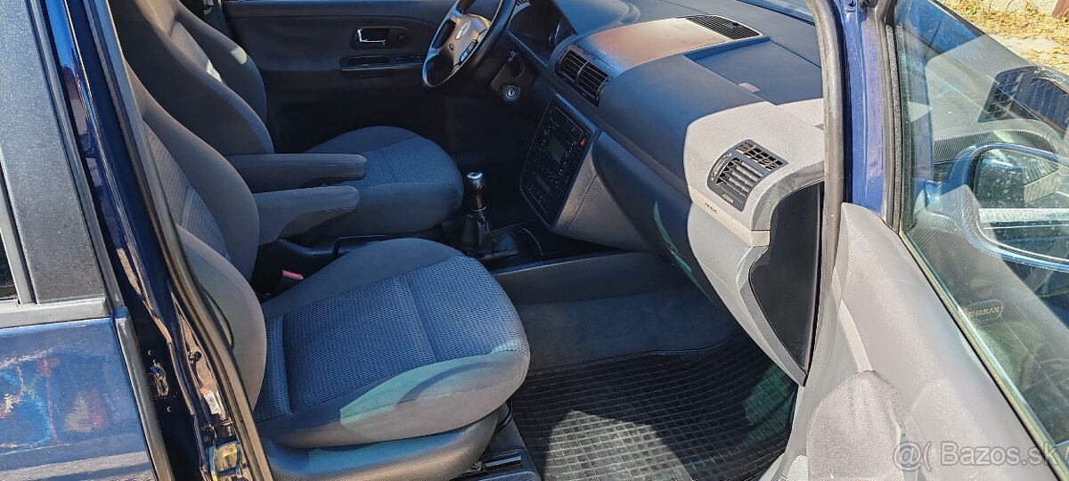 Predám Volkswagen Sharan 1.9 TDI 7 Miestny Xenon - 7
