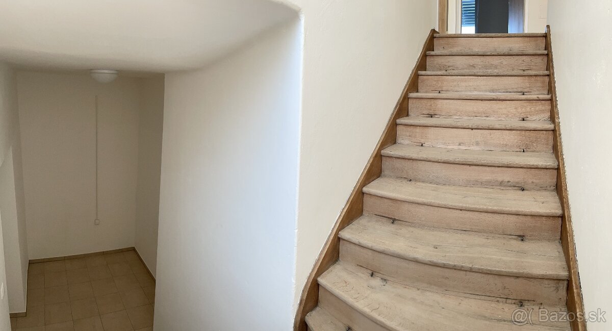 3-izb. byt na poschodí RD (vlastný vstup) blízko CENTRA NMnV - 7