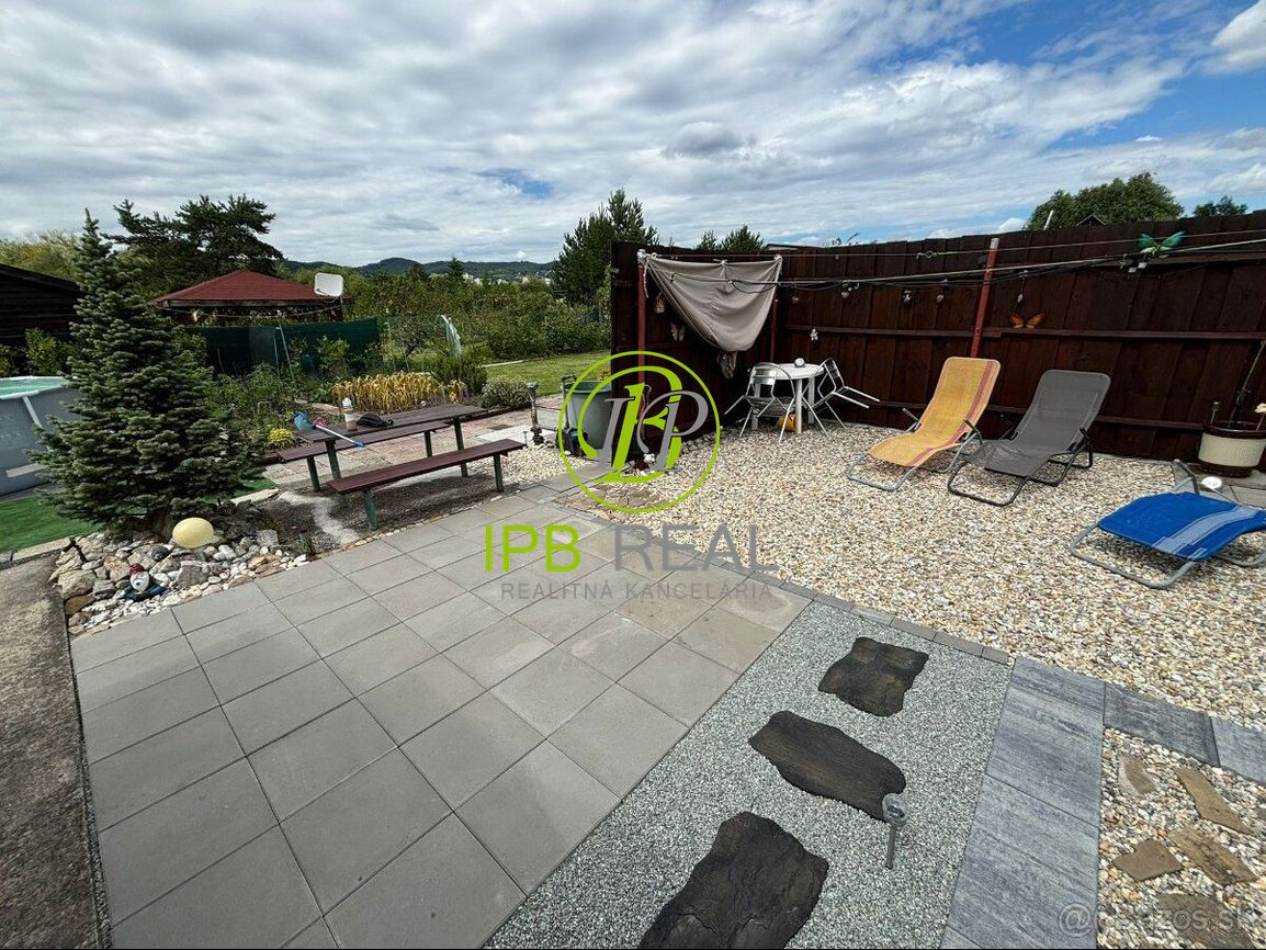 Upravená záhrada s chatou na Žabom majeri - 7