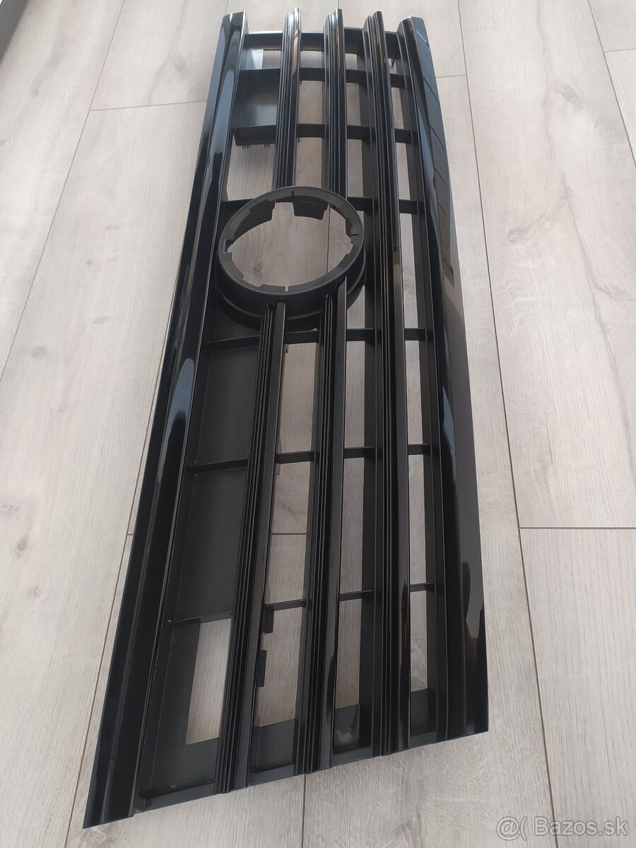 VW Touareg 3 III 760 maska čierna RLine, ostrekovačov svetla - 7