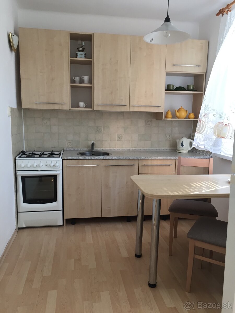 Prenajmem 1 izb.byt, KE-STARE MESTO - 7