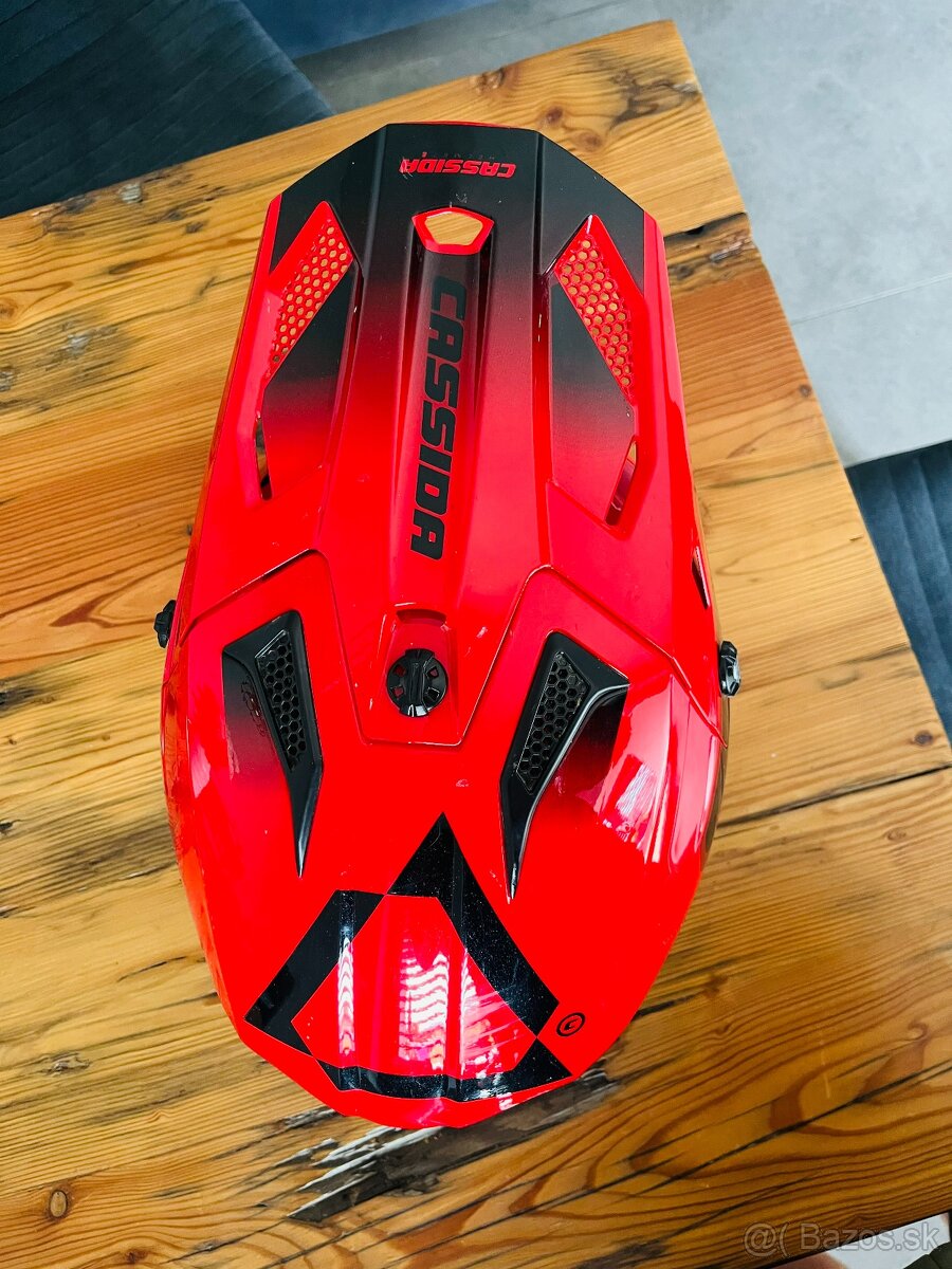 Prilba Cassida červená perleť - 7