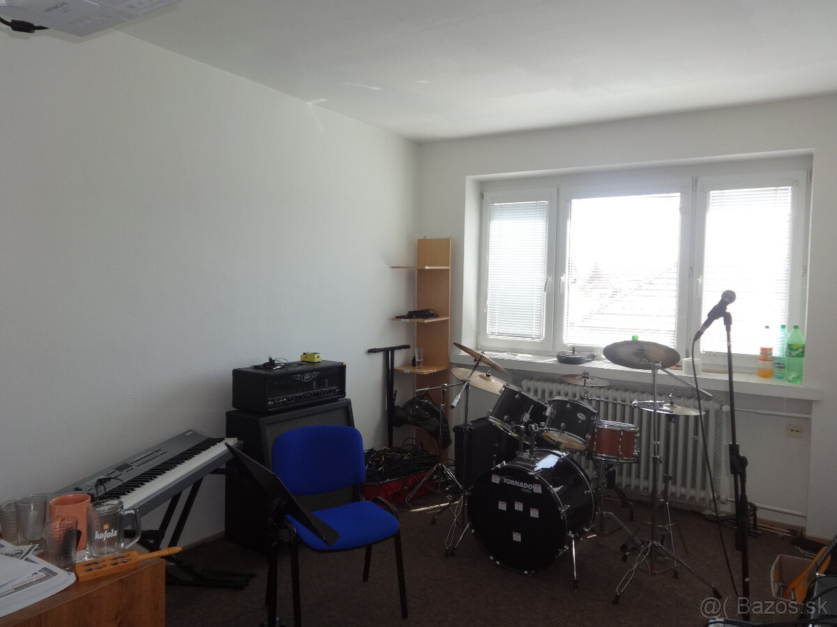 Predam velky RD v centre Zvolena - 7