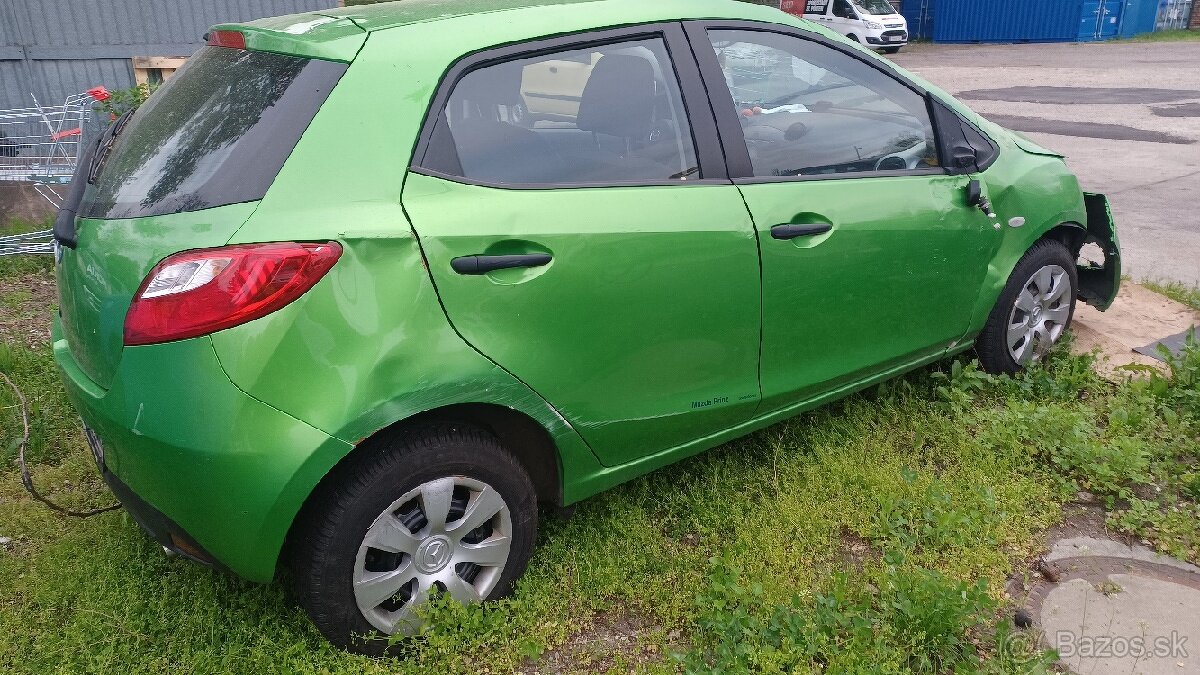 Mazda 2 benzín 1.35 i 2011 - 7