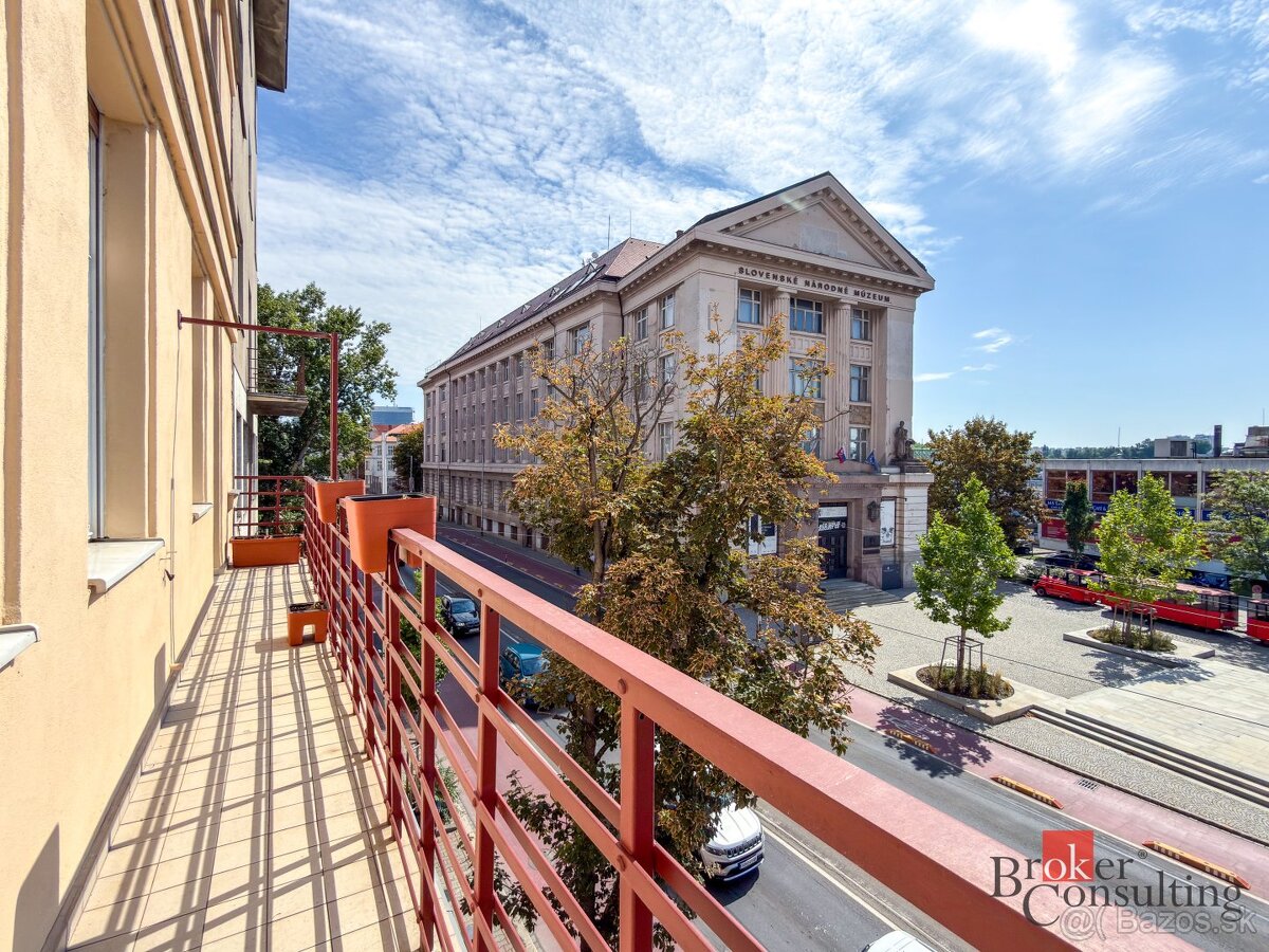 Veľkometrážny staromestský 2i byt s balkónom pri Dunaji – foto 12
