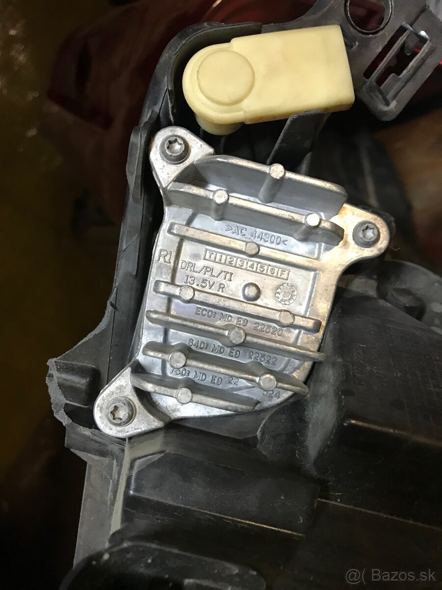 Vw Golf 8 pravý svetlomet - 7