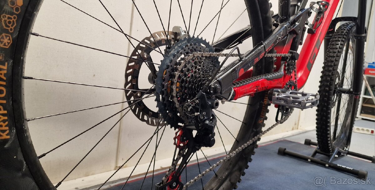 Celoodpružený enduro bicykel Gt force carbon pro elite 2024 - 7