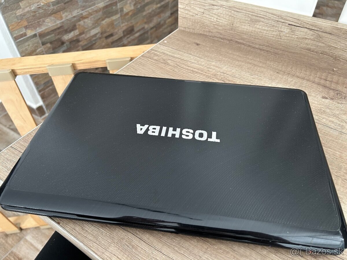 Toshiba Satellite A660 s i7,8gb ram,SSD,nvidia,16"HD lcd - 7