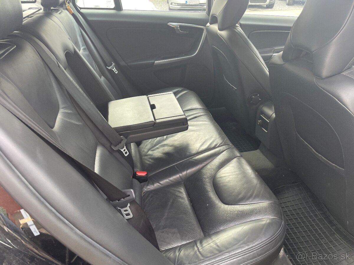 Volvo V60 D5 2,4d AWD AT6-Summum - 7