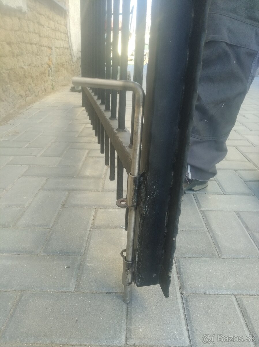 Kovaná brána pozink + farba - 7